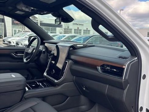 New 2026 GMC Yukon Denali w/ Sun & Power Step Package AWD/4WD image 42