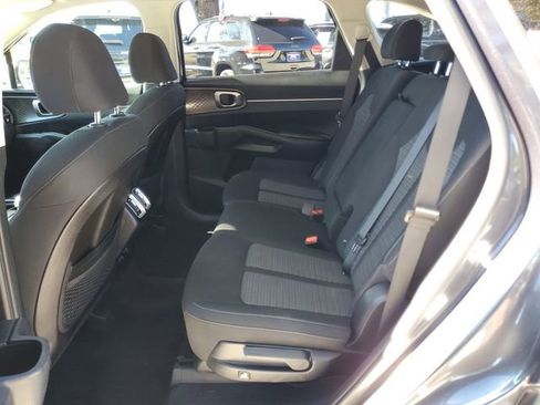 Used 2023 Kia Sorento LX image 9