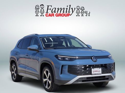 New 2026 Volkswagen Tiguan SE FWD image 2