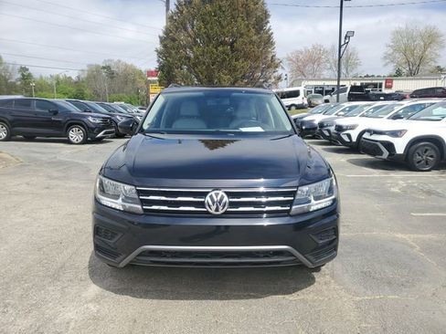 Used 2019 Volkswagen Tiguan SE w/ Panoramic Sunroof Package image 2
