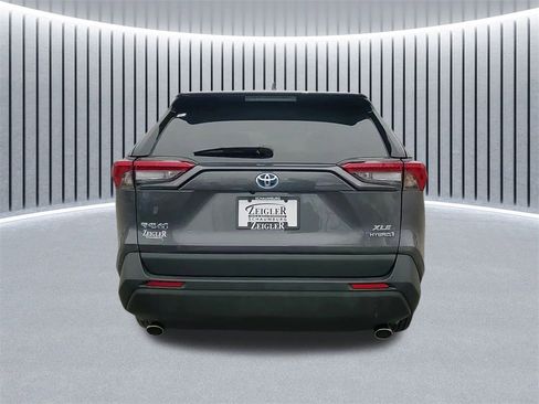 Used 2022 Toyota RAV4 XLE image 4