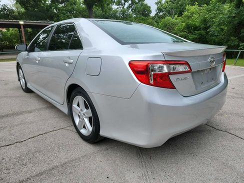 Used 2014 Toyota Camry SE FWD image 4