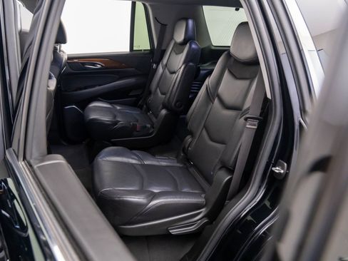 Used 2019 Cadillac Escalade Luxury image 20