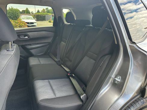 Used 2025 Nissan Rogue SV FWD image 34
