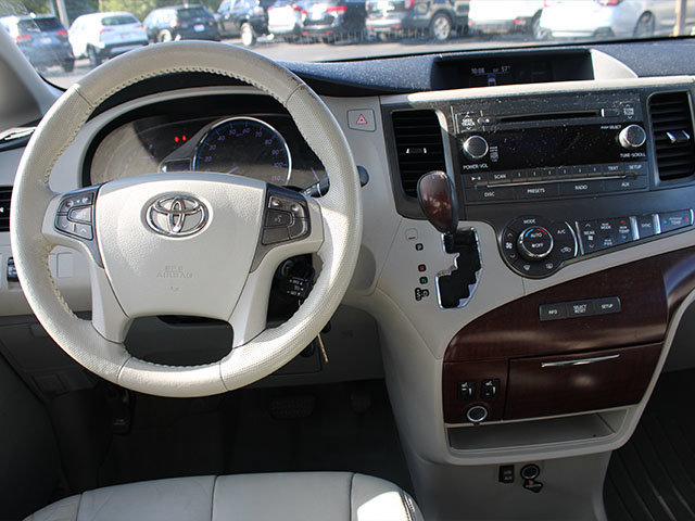 Used 2012 Toyota Sienna XLE FWD image 10