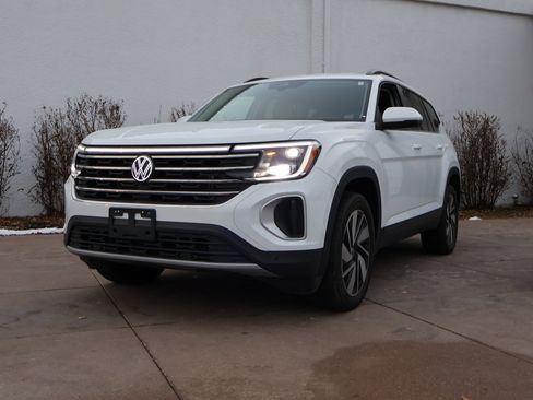 Used 2024 Volkswagen Atlas SE image 3