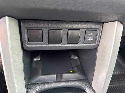 Used 2024 Toyota Corolla Cross AWD Hybrid w/ Moonroof Package image 17
