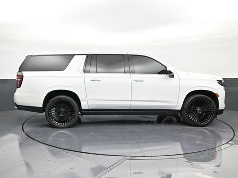 Used 2021 Chevrolet Suburban High Country w/ Premium Package 2 AWD/4WD image 6