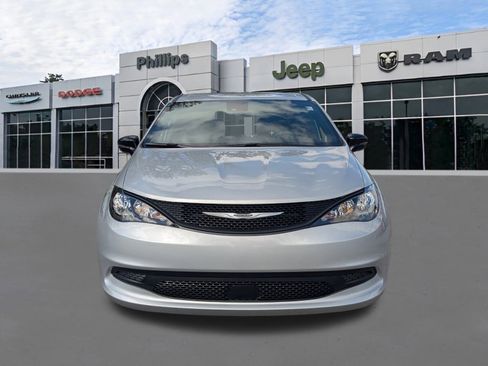 New 2026 Chrysler Voyager LX image 8