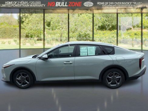 Used 2025 Kia K4 FWD image 2