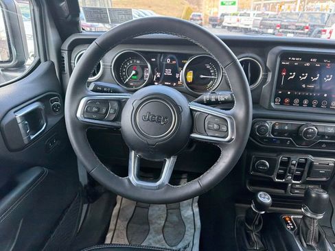 Certified 2023 Jeep Wrangler Unlimited Sahara w/ Cold Weather Group image 17