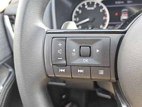 Used 2023 Nissan Rogue SV FWD image 12