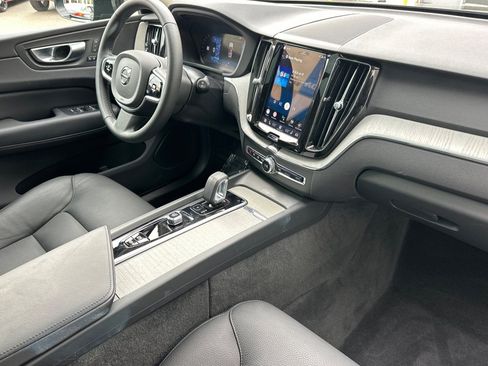 Used 2025 Volvo XC60 B5 Plus AWD/4WD image 19