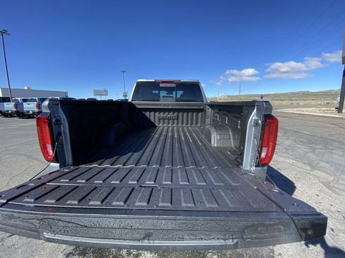 New 2026 GMC Sierra 1500 SLT image 24