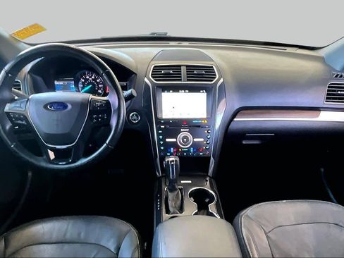 Used 2018 Ford Explorer Limited FWD image 16