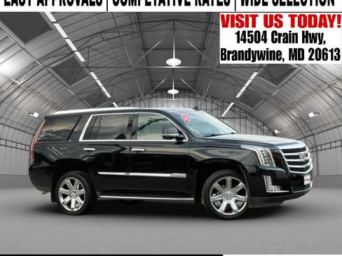 Used 2017 Cadillac Escalade Luxury RWD image 1