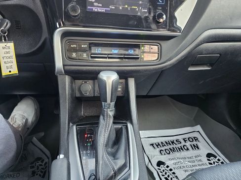 Used 2018 Toyota Corolla LE image 7