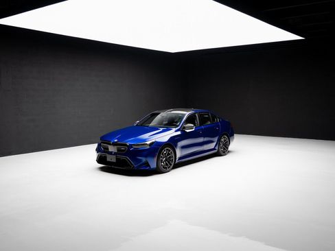 Used 2025 BMW M5 w/ Carbon Package image 84