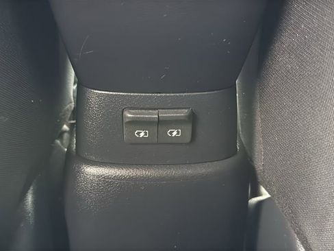 Used 2022 Nissan Versa SR w/ Convenience Package FWD image 17