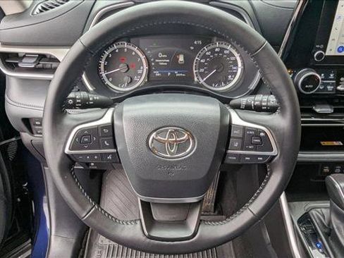 Used 2024 Toyota Highlander XLE AWD/4WD image 13