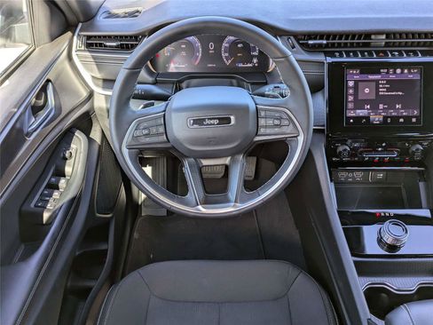 Certified 2025 Jeep Grand Cherokee L Laredo w/ Luxury Tech Group I image 17