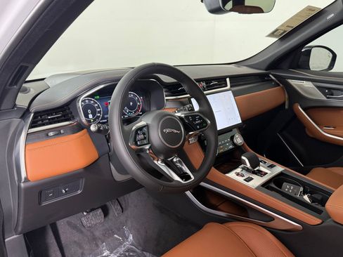 New 2026 Jaguar F-PACE R-Dynamic S image 4