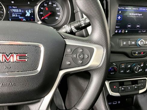 Used 2024 GMC Terrain SLE w/ Driver Convenience Package image 12