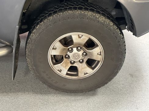 Used 2013 Toyota Tacoma 4x4 Access Cab V6 w/ TRD Off-Road Pkg image 6