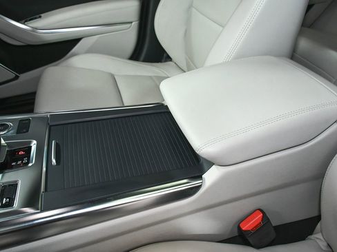 Used 2024 Jaguar XF R-Dynamic SE image 46