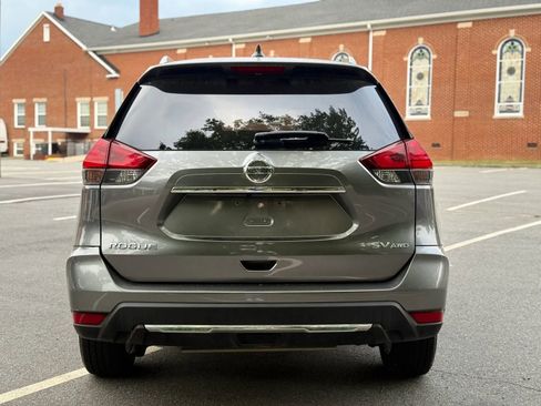 Used 2017 Nissan Rogue SV AWD/4WD image 6
