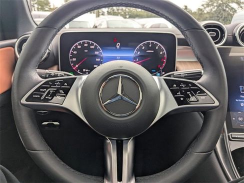 Used 2024 Mercedes-Benz GLC 300 4MATIC image 31