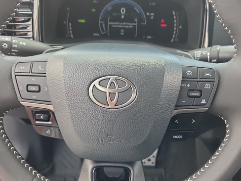 Used 2026 Toyota Camry SE FWD image 17