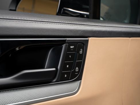 Certified 2024 Porsche Cayenne Coupe AWD/4WD image 31