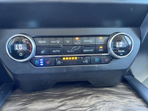 Used 2019 Ford Expedition Platinum image 15