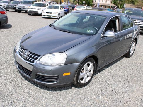 Used 2009 Volkswagen Jetta SE FWD image 2