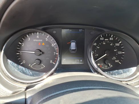Used 2020 Nissan Rogue SV w/ Premium Package FWD image 9