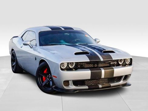 Used 2019 Dodge Challenger SRT Hellcat image 2