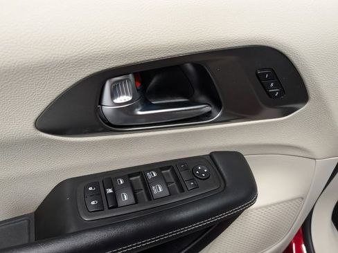 Used 2023 Chrysler Pacifica Touring-L AWD/4WD image 15
