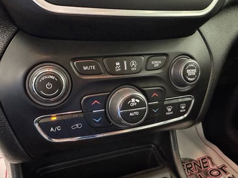 Used 2022 Jeep Cherokee Latitude Lux image 21