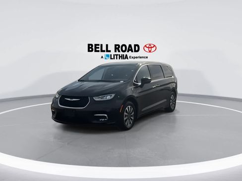 Used 2024 Chrysler Pacifica Select image 4