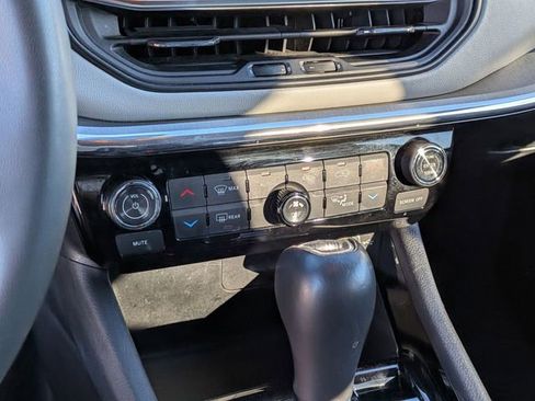 Used 2024 Jeep Compass Limited image 22