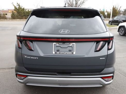 Certified 2025 Hyundai Tucson Limited AWD/4WD image 4