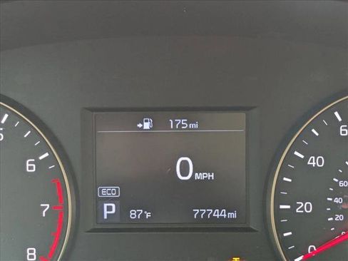 Used 2017 Kia Cadenza Premium w/ Luxury Package image 10