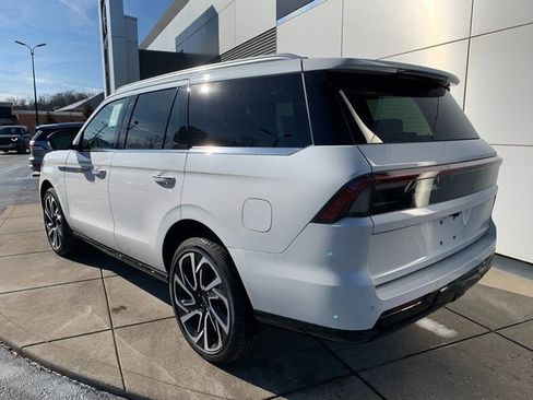 New 2026 Lincoln Navigator Reserve image 10