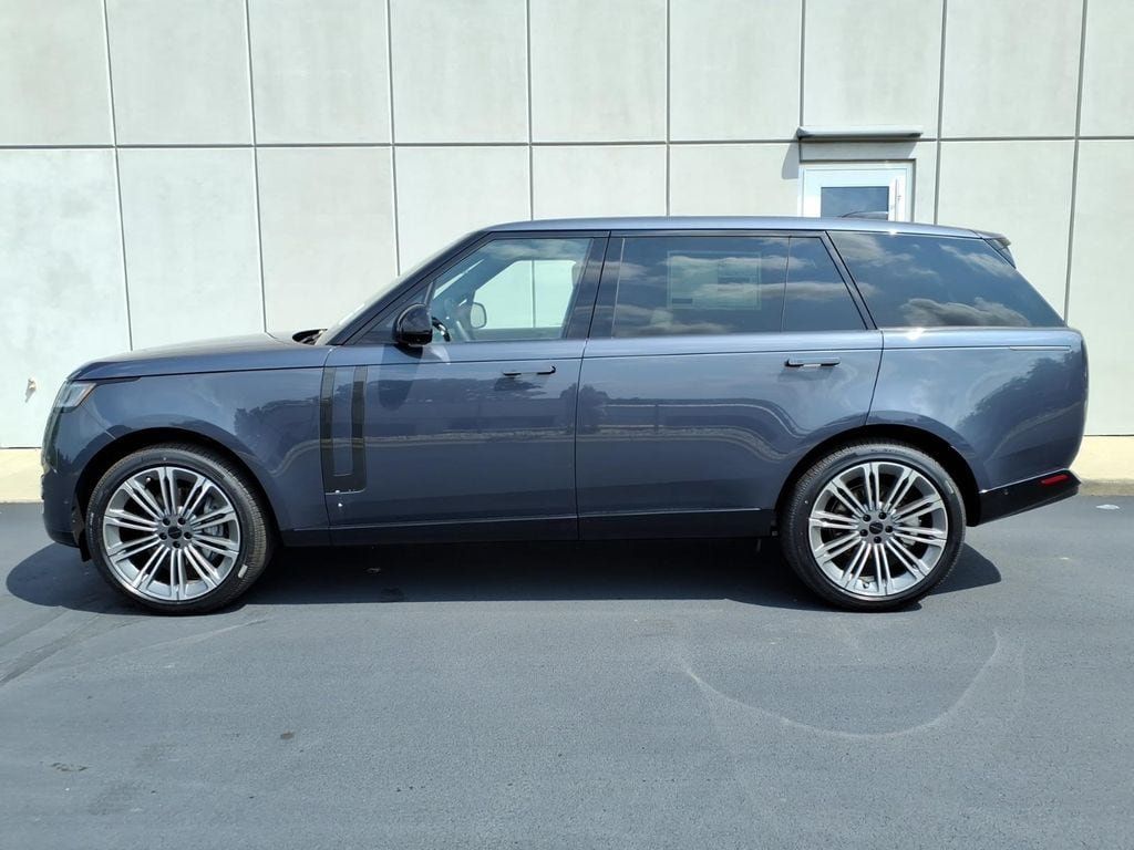 New 2026 Land Rover Range Rover Long Wheelbase SE AWD/4WD image 3