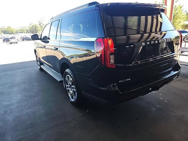 Used 2025 Ford Expedition Max Active AWD/4WD image 2