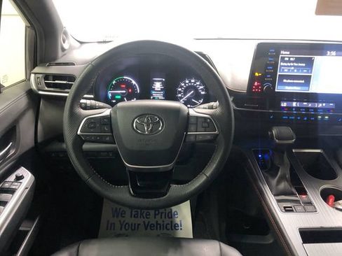 Used 2022 Toyota Sienna XSE w/ XSE Plus Package AWD/4WD image 16