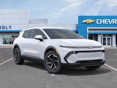 New 2026 Chevrolet Equinox EV LT image 17