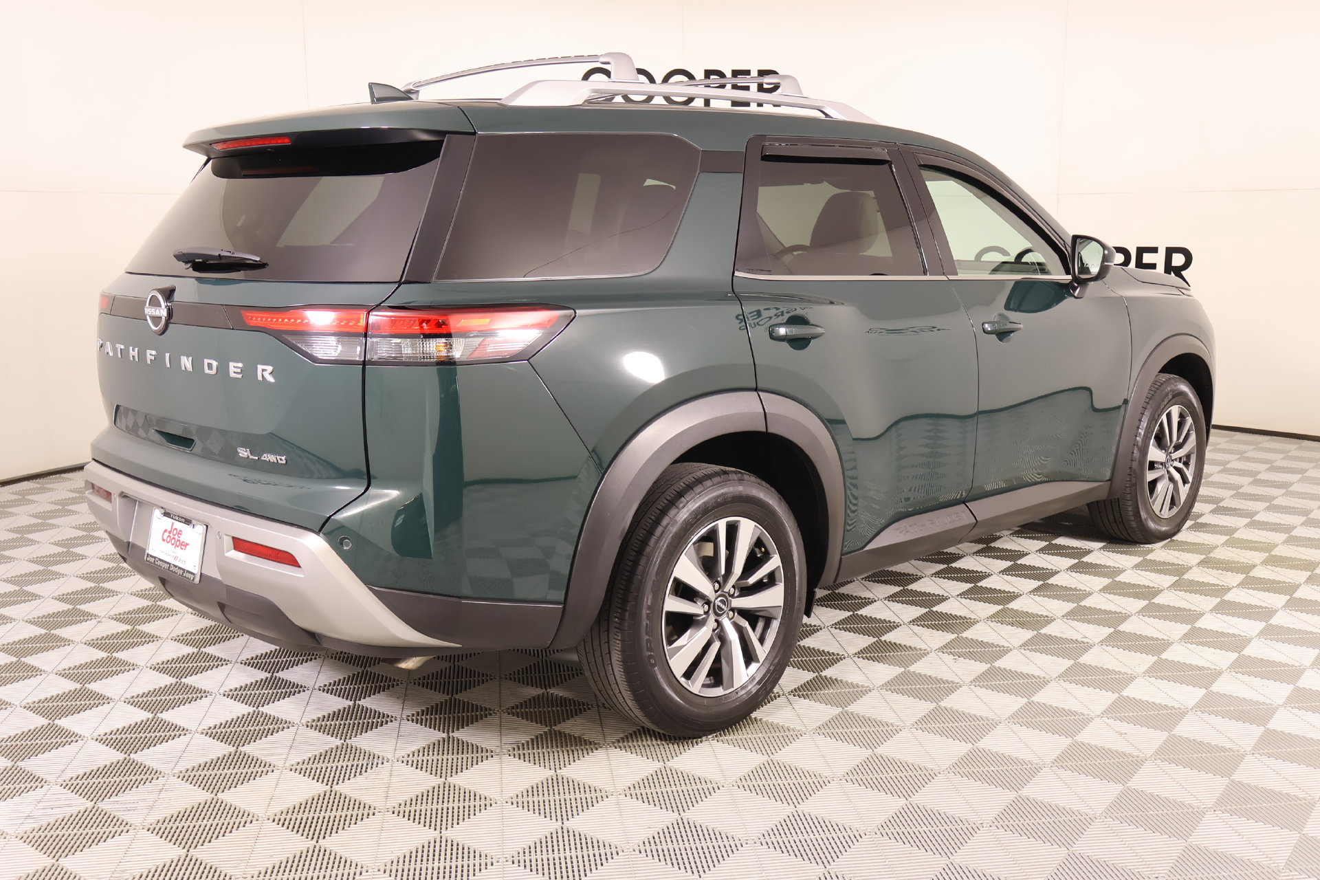 Used 2023 Nissan Pathfinder SL AWD/4WD image 21