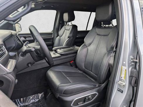 Used 2023 Jeep Wagoneer Series II w/ Premium Group I AWD/4WD image 17